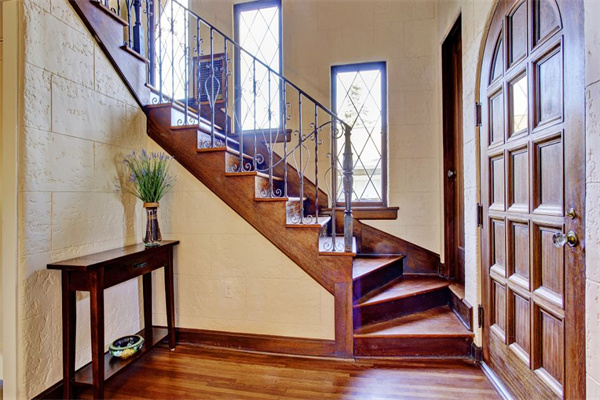 ​别墅安装楼梯朝哪个方向有利于财运 第1张