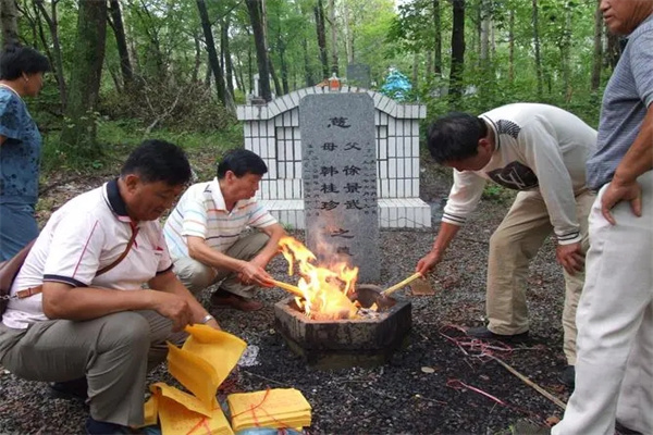 上坟烧纸必知十大风水禁忌